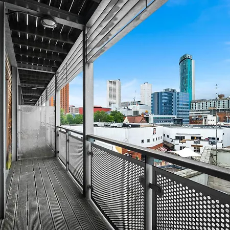 Chic Centre - China Town - Balcony - Parking - Wifi - Netflix - 43a Apartment *