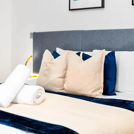 Chic Centre - China Town - Balcony - Parking - Wifi - Netflix - 43a Apartment *